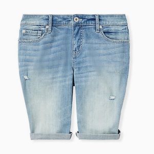 LOW RISE BERMUDA SHORT VINTAGE STRETCH MEDIUM WASH